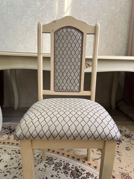 Стол со стульями