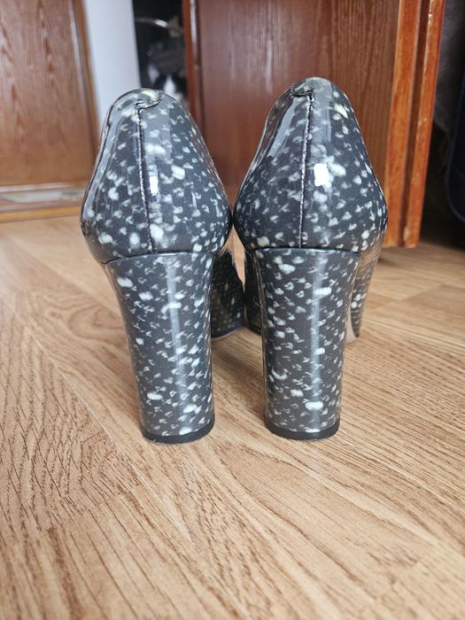 Pantofi Dolce&Gabbana deosebiți