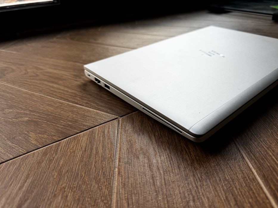 Лаптоп HP Elitebook 640 G10, 1 TB SSD + подарък
