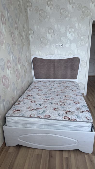 Кровать + матрас срочно !