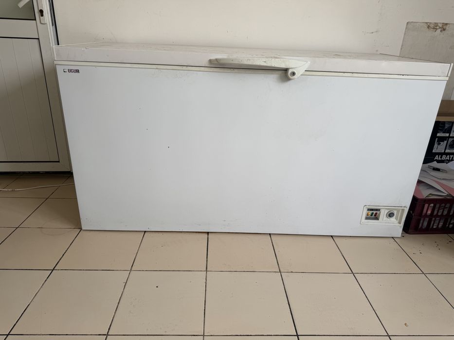Vitrina frigorica orizontala  congelator UGUR