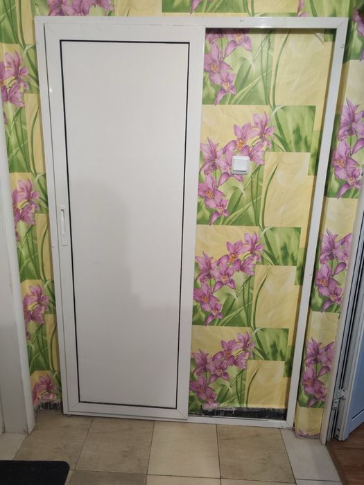 Алуминиева врата за баня