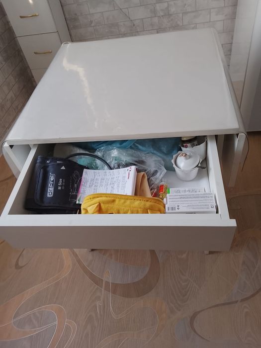 Продам кухонный стол