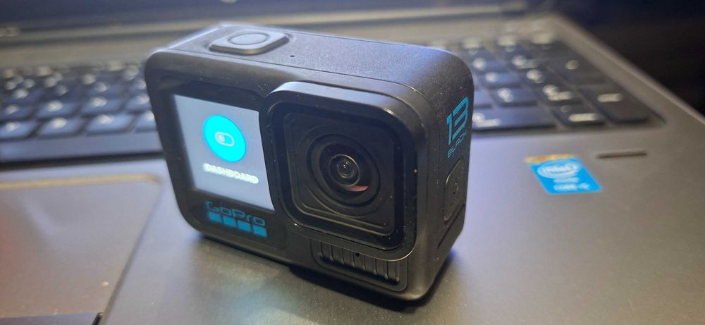 Vand GoPro 13 BLACK cu 2 baterii, incarcator si husa scufundare