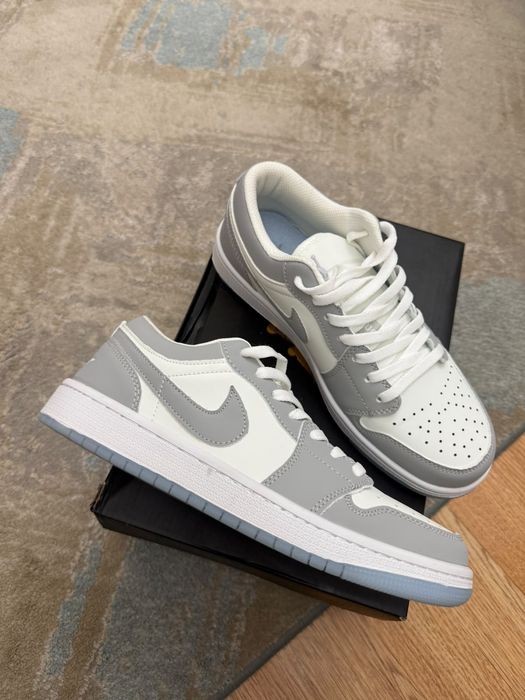 Nike air jordan low 1