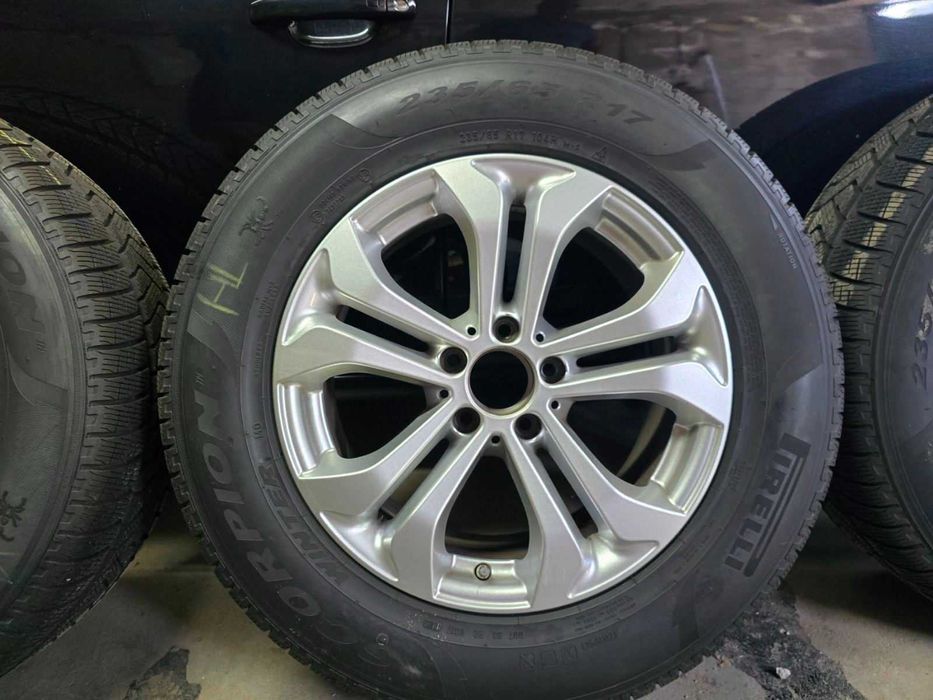 Гуми 4бр Pirelli 235/65/R17 с оригинални Джанти за Mercedes GLC