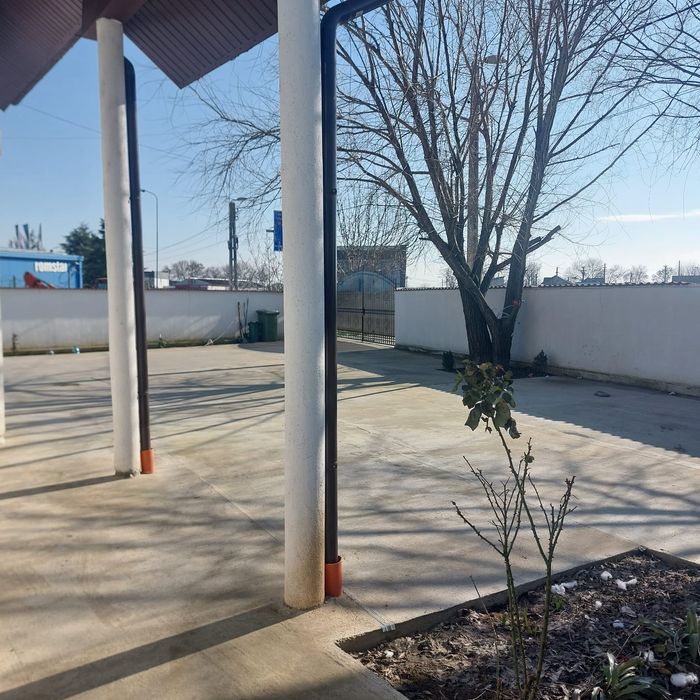 Vilă p+1 curte 500 mp+2500 mp cu hală de 150 mp