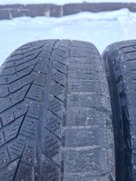 Продам 2 зимних резин