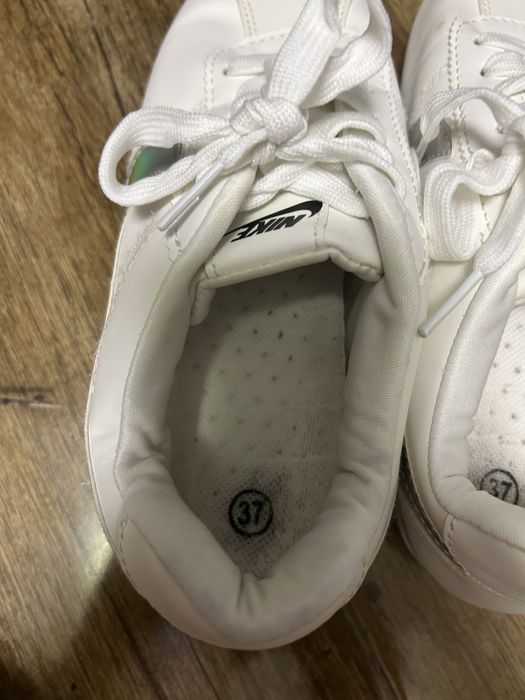 Vand adidasi nike