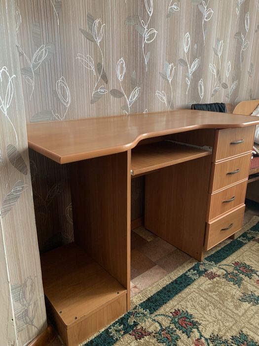 Стол письменный