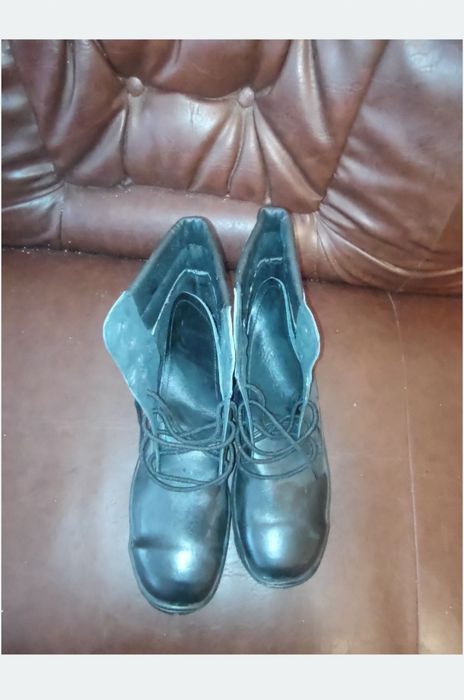 Bocanci din piele cu bot metalic nr 46