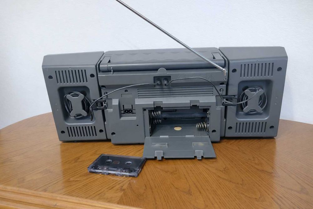 Dublu radiocasetofon stereo 2x8W Philips portabil, avantajos