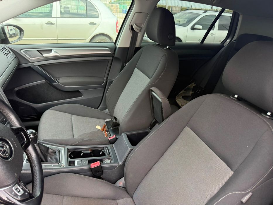 Dezmembrez Vw golf 7 Gri - lb7w hatchback 1.6 tdi CLHA volan stanga