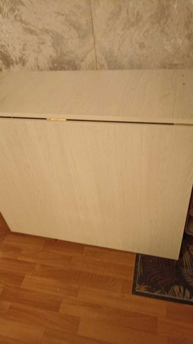 Срочно продаю Белый складной стол