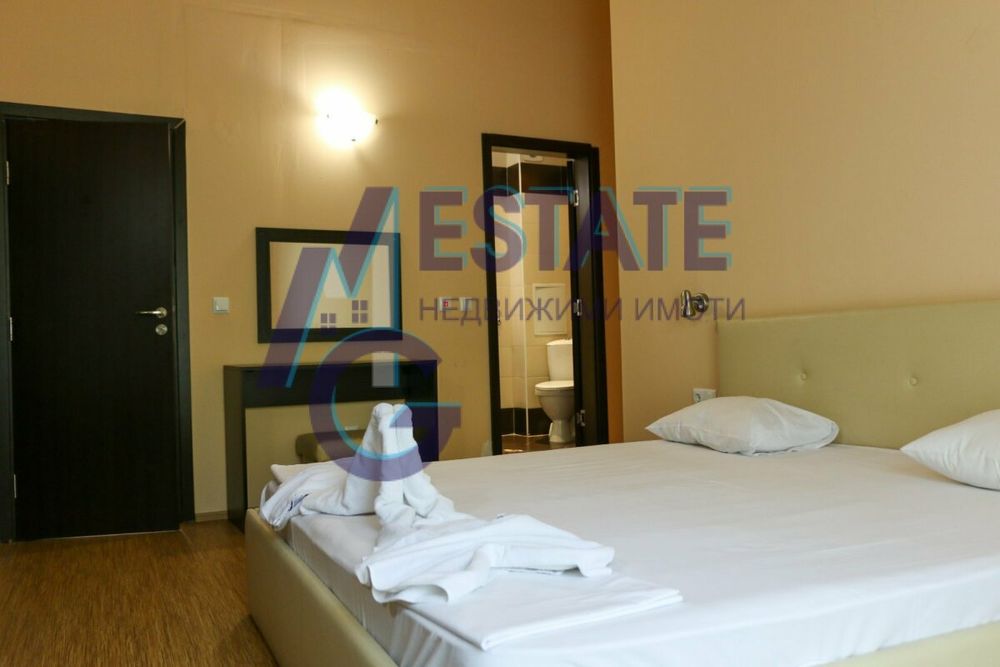 Тристаен апартамент на Първа Линия Море в Созопол.