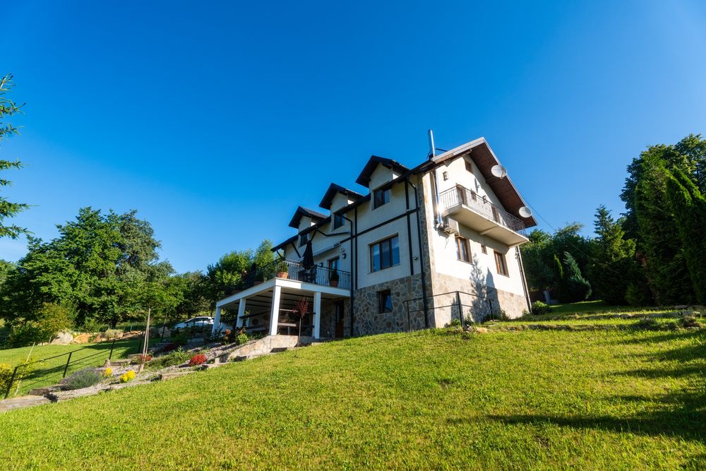 Pensiune turistică funcțională de vânzare în Cacica, Bucovina