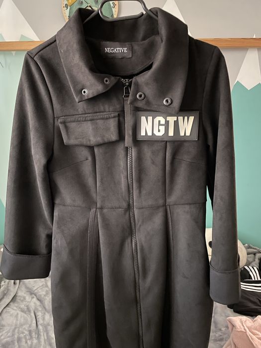 Черна велурена рокля Negative