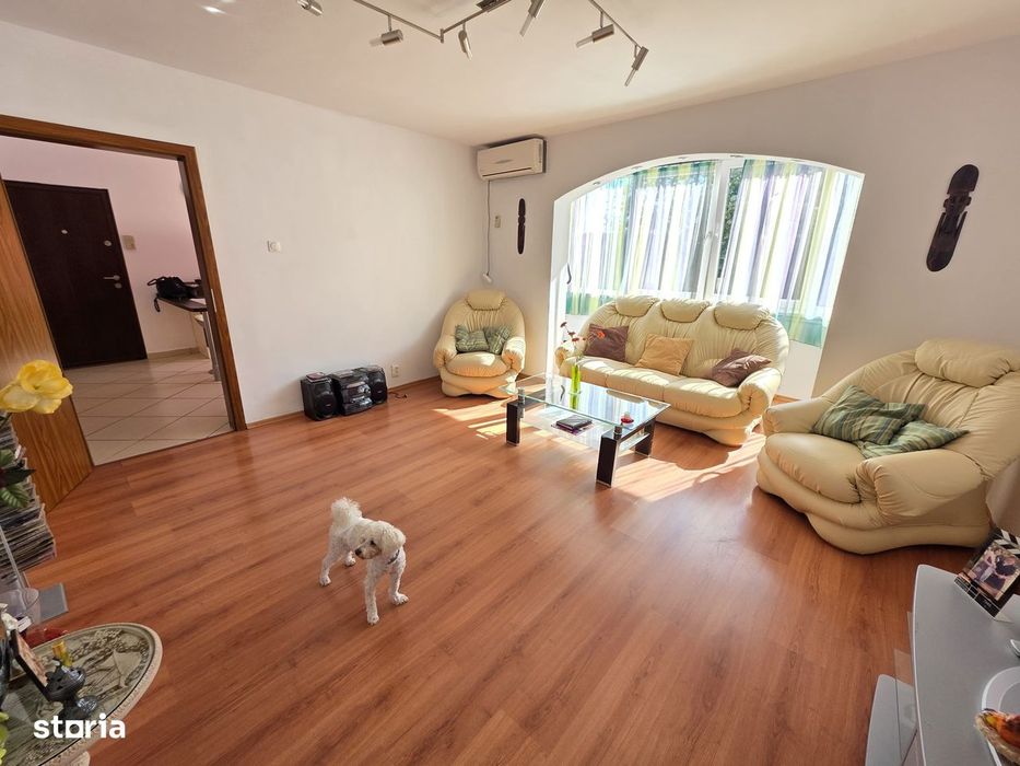 Apartament 3 camere de vânzare – Zona Aradului