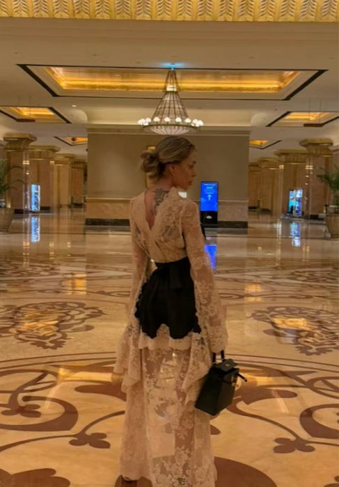 Уникална дизайнерска рокля с коприна и дантела бал