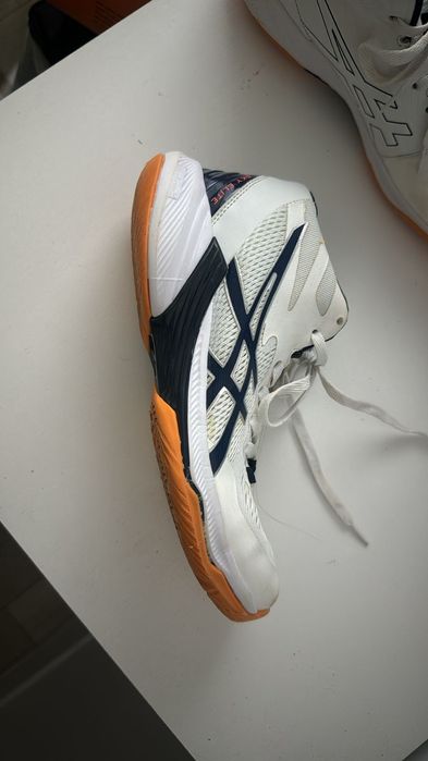 Волейбольные кроссовки