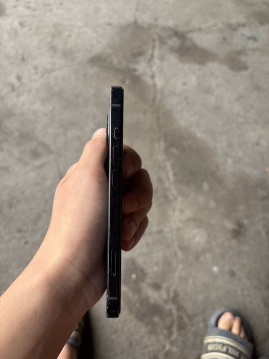 iPhone 15 black