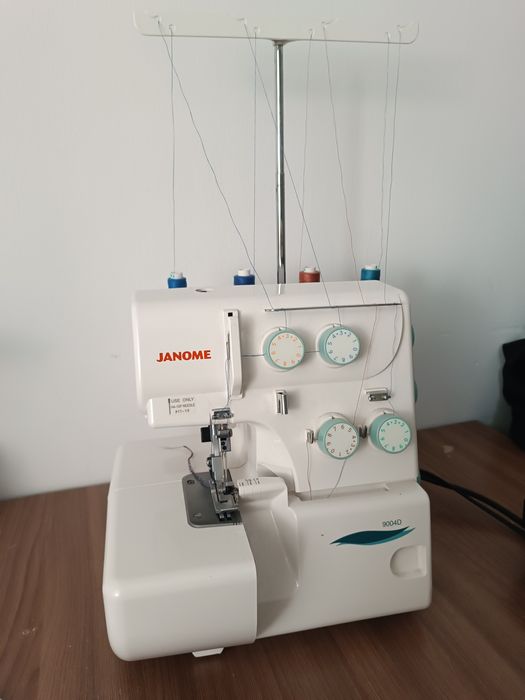 Оверлок janome 9004D