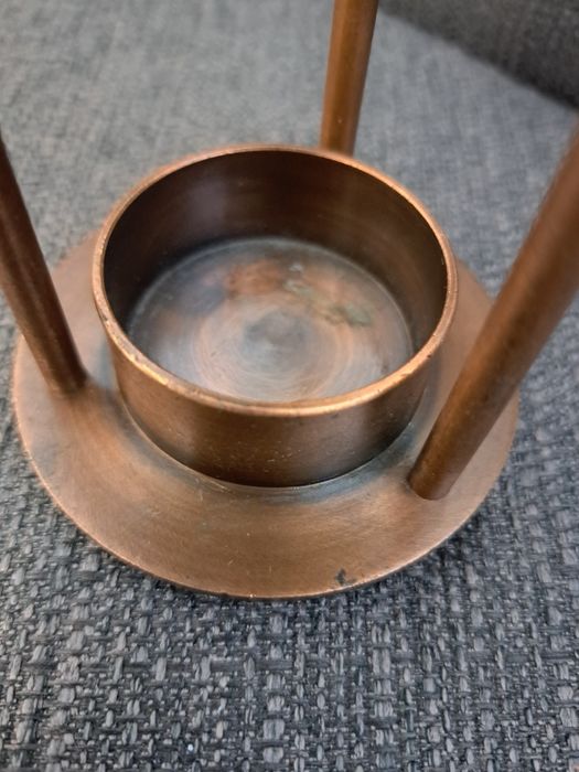 Меден свещник на две нива