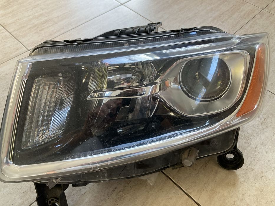 Ляв фар за Jeep Grand Cherokee wk2 2014 - 2015