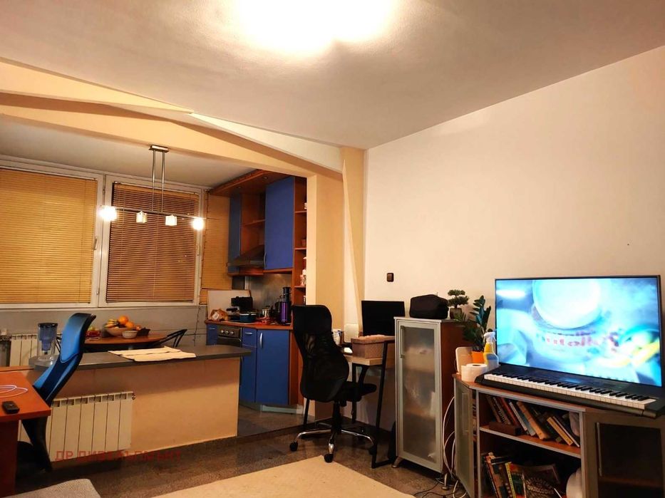 Продава се Двустаен апартамент в София, Света Троица - 45 кв.м за 2556 €/кв.м - Снимка #2