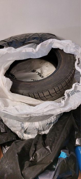 Продам комплект зимних шин