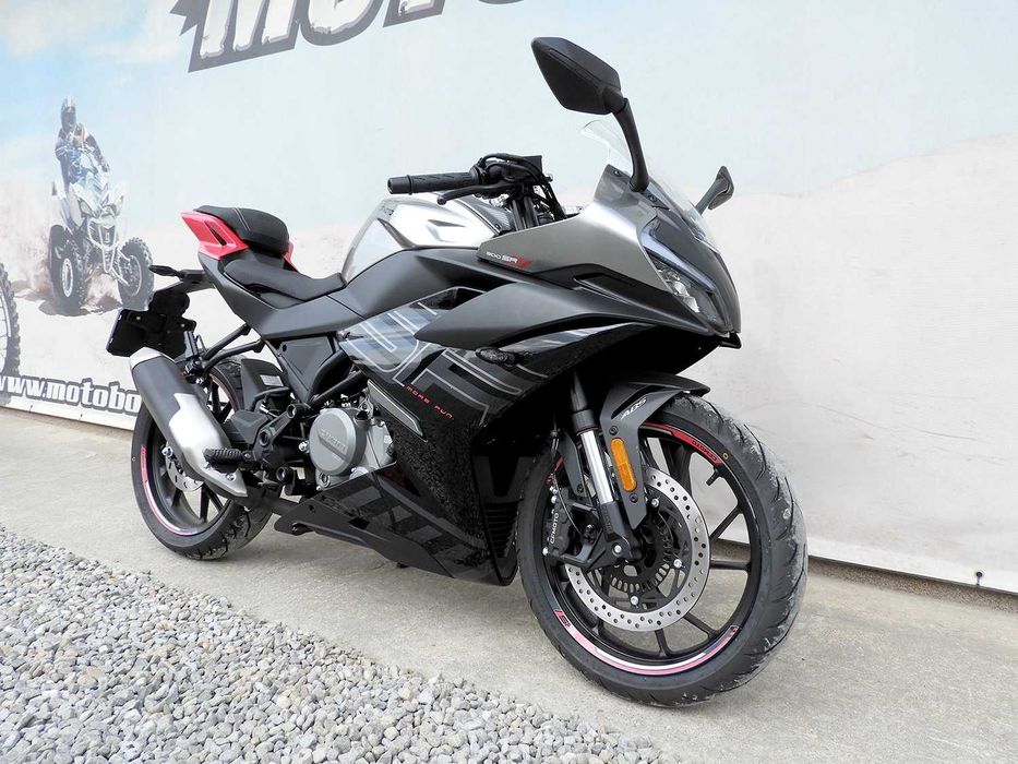 Motocicletă CFMOTO 300SR ABS 2026 | Rate | Leasing
