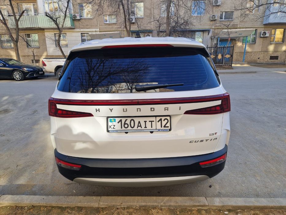 Хюндай Густин минивэн