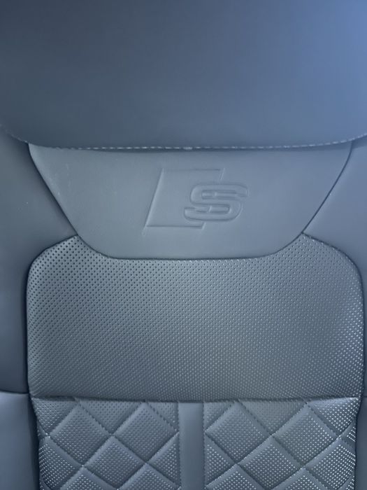 Кожен салон Audi S8 4N