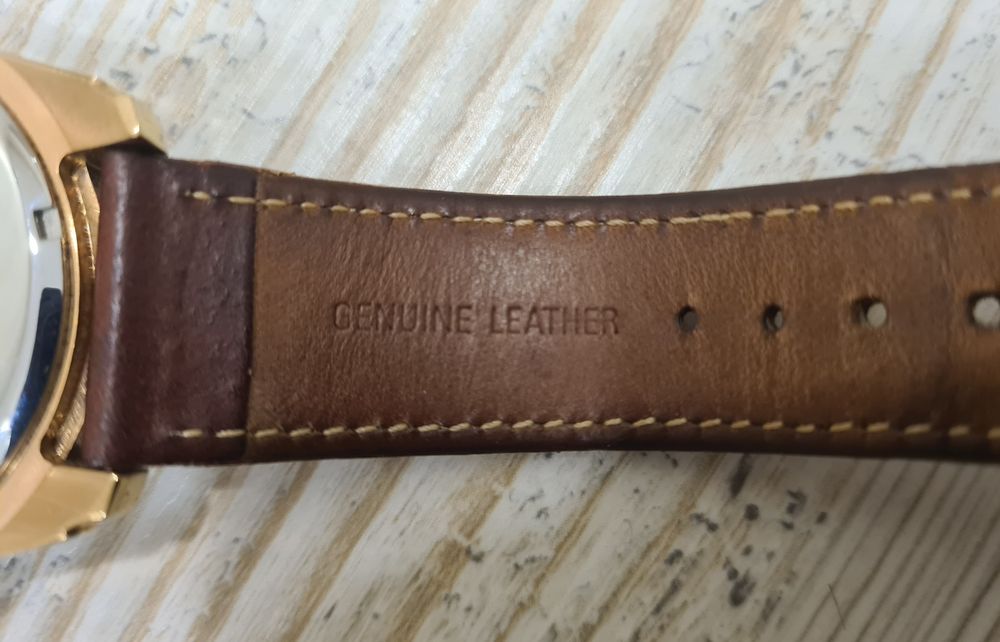 Продавам мъжки часовник Guess W0600G3