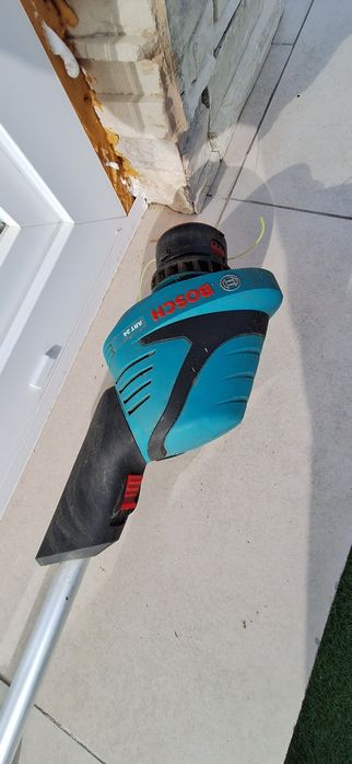 Masinabde tuns iarba pe benzina