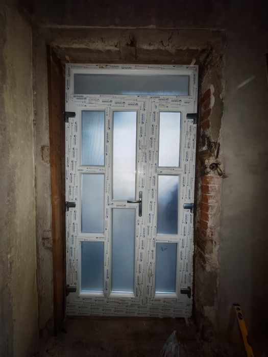 Uși pvc cu geam termopan