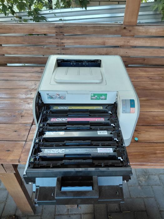 Принтер HP Color Laserget CP1215