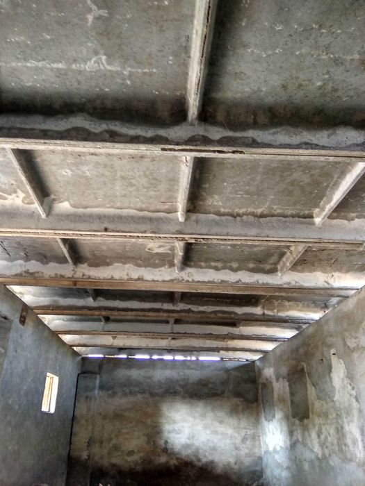 Нотурар бино сотилади! Ёнида темир йўл (ветка) мавжуд.