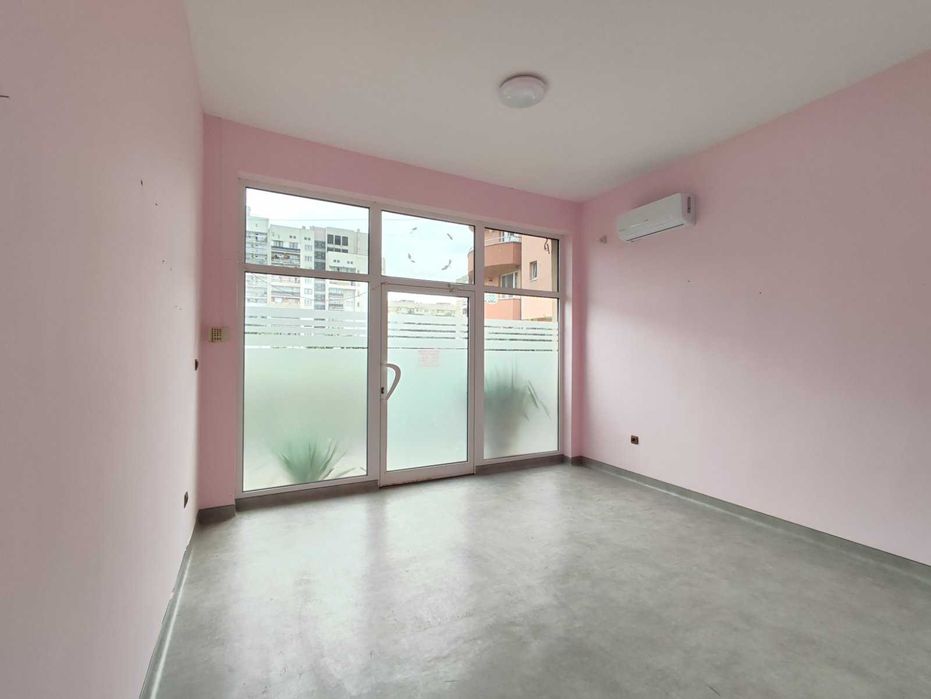 Дава се под наем Офис в Перник, Изток - 30 кв.м за 204 € - Снимка #1