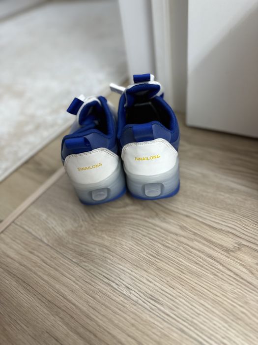 Ролик кроссовка за 25000 тенге