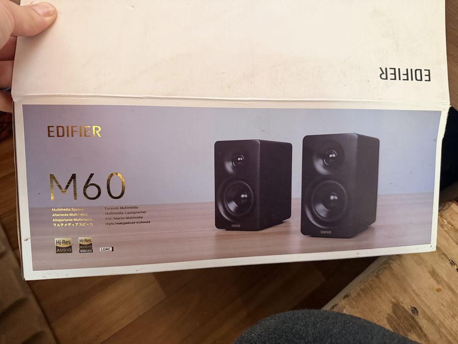 Колонки Edifier M60
