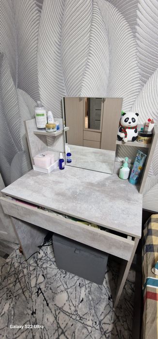 Продам туалетный столик