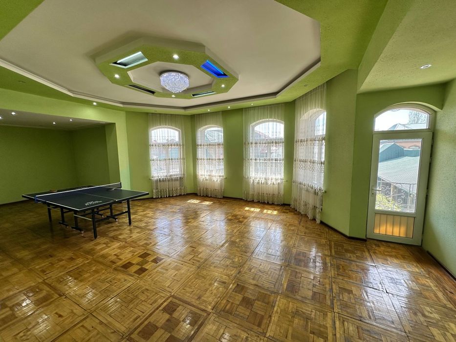 Продаю Бирлашган новая махалля 6 соток 8 комнаты