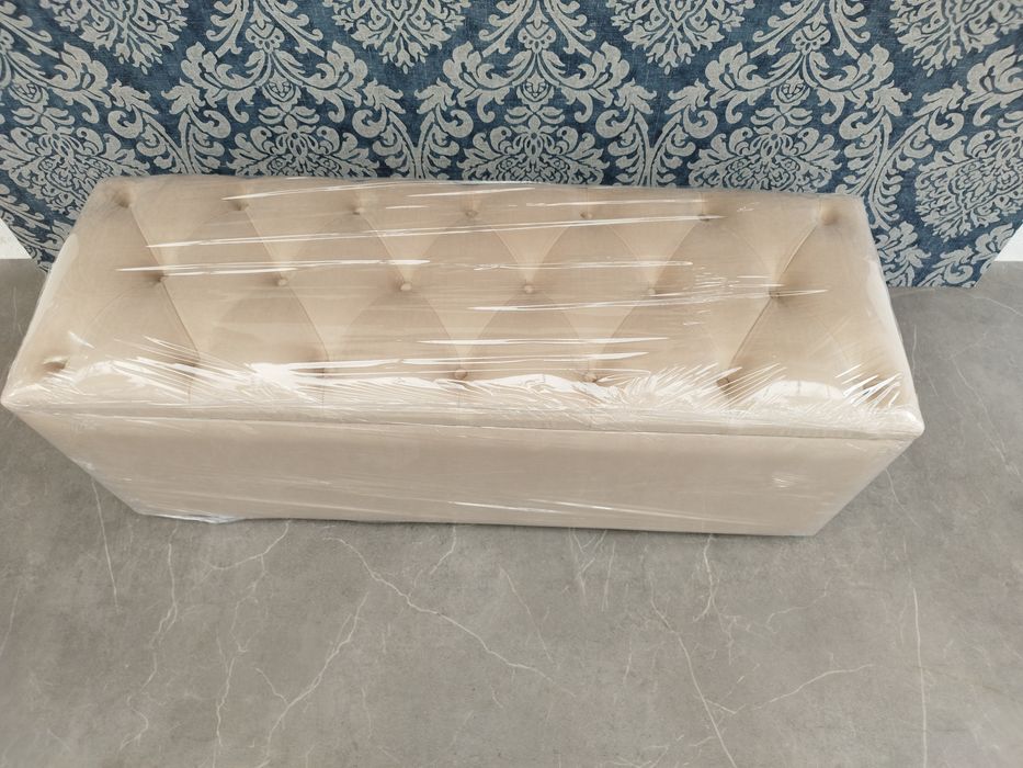 Vând bancheta,Bancuta Chesterfield Catifea crem,(bej spatiu depozitare