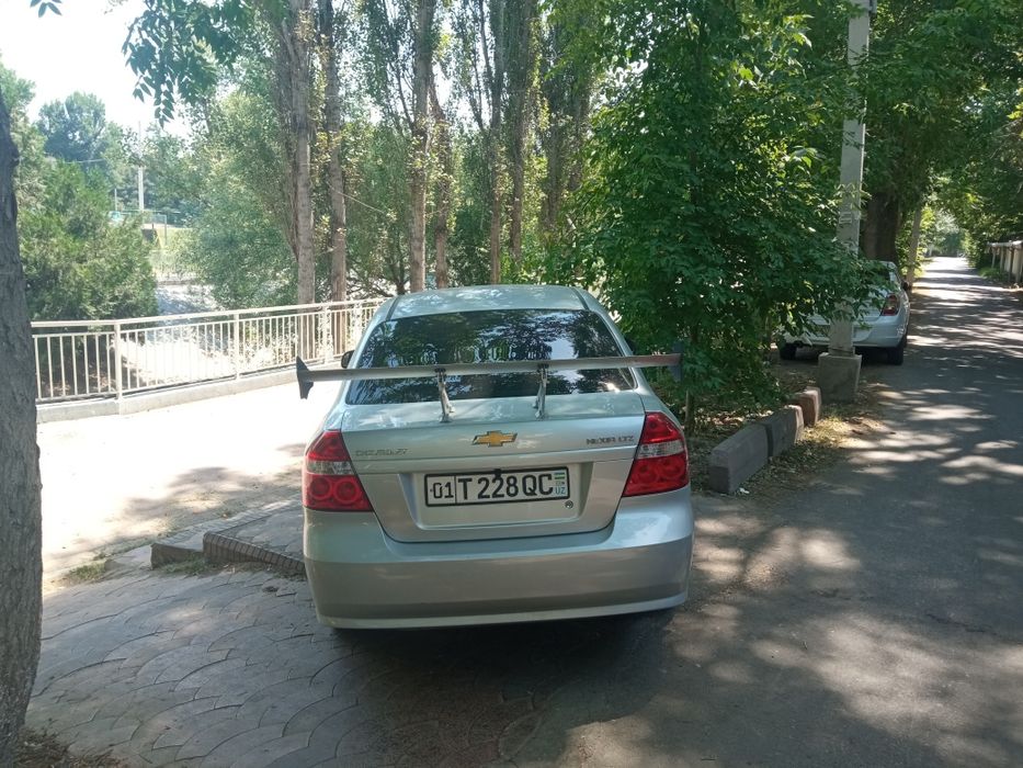 Продаю спойлер универсальный и оригинальный.