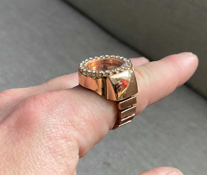 Inel ceas damă metalic rose-gold cu cristale decor – diverse modele