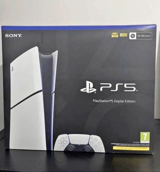 Playstation 5 o maneta in cutie