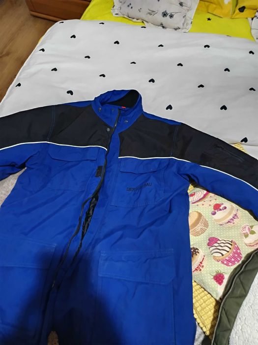 Vând ceasuri și geaca