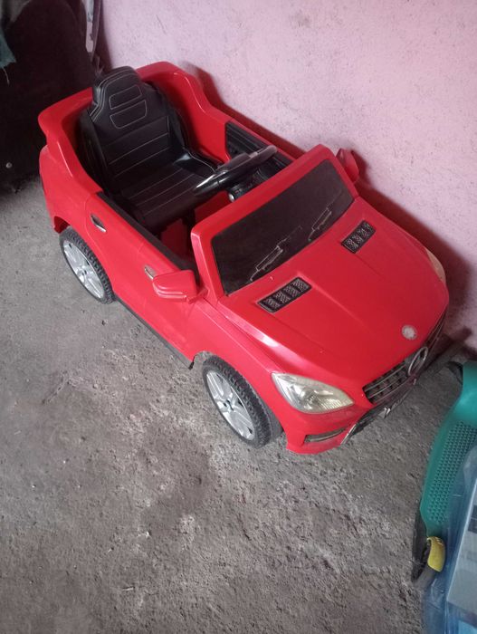 Vând mașinuță electrica cu telecomanda, utilizata