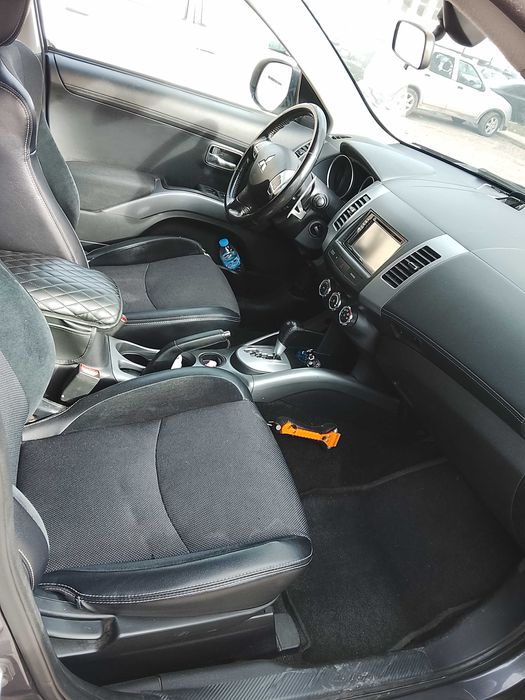 Mitsubishi Outlander 2012 г.